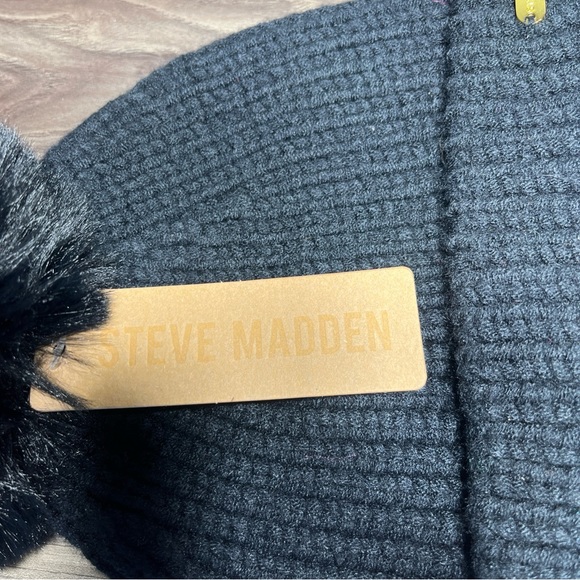 2 Women’s Steve Madden Beanie Pom Cap Black/Brown - Picture 6 of 11
